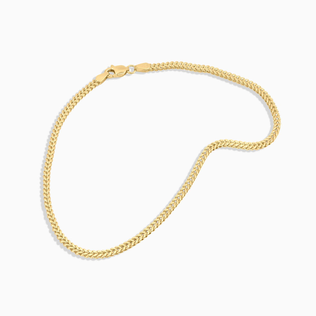 Close-up of 10K gold Franco chain links at Mayra Jewelry