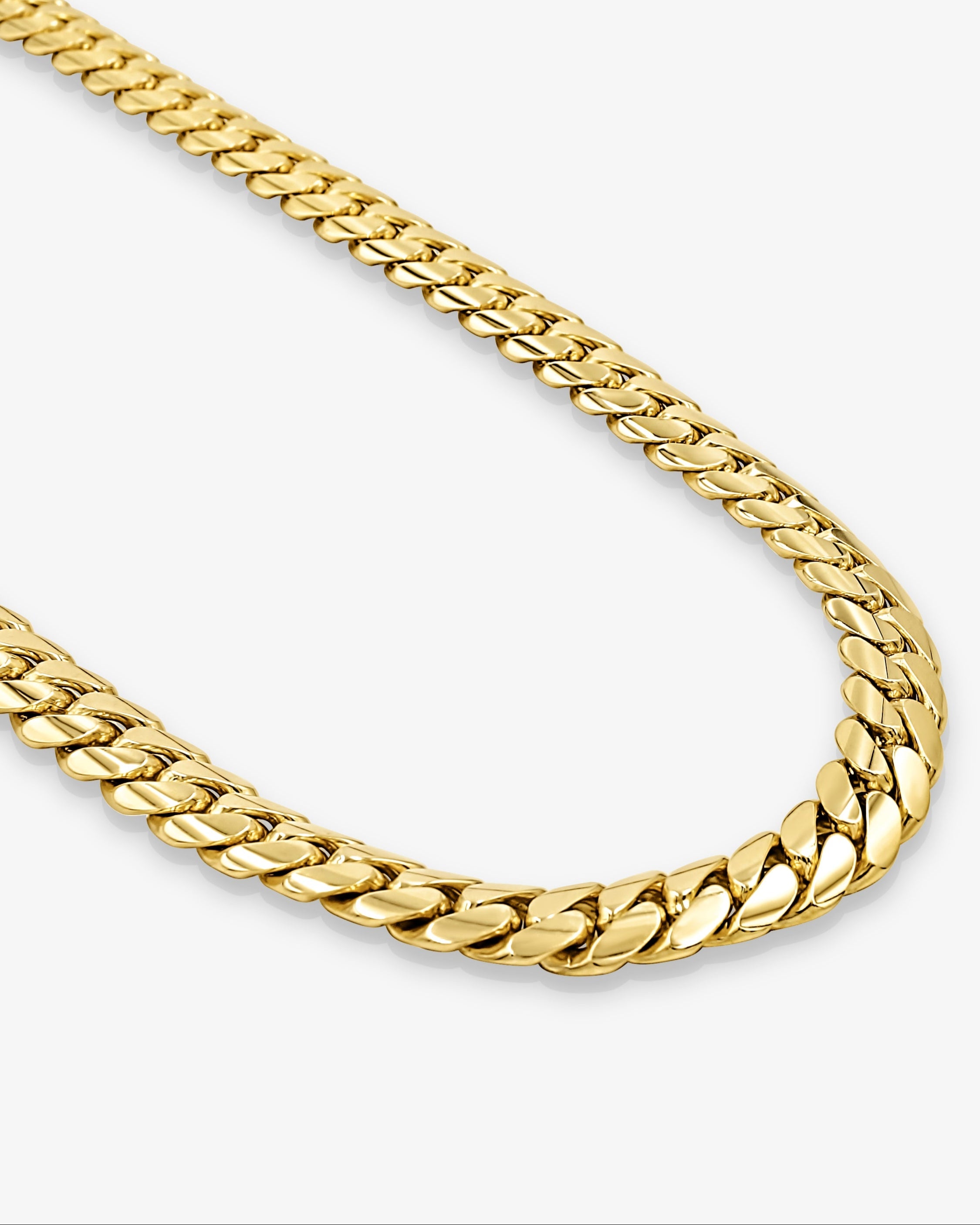 Close-up of 8mm solid gold Cuban link chain links at Mayra Jewelry